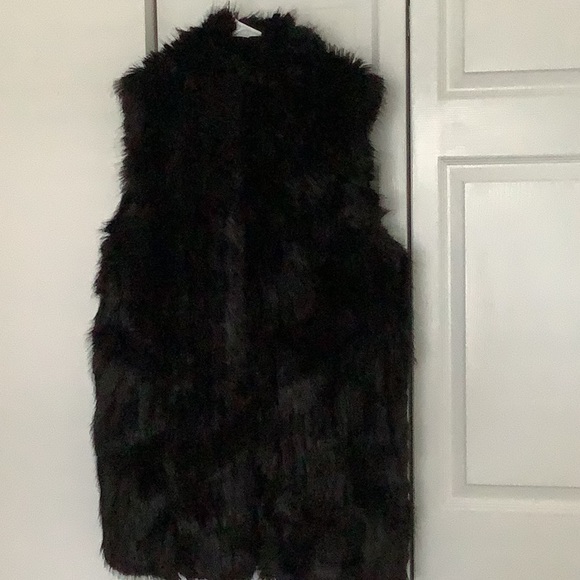 Donna Salyers Fabulous Furs - Picture 3 of 3